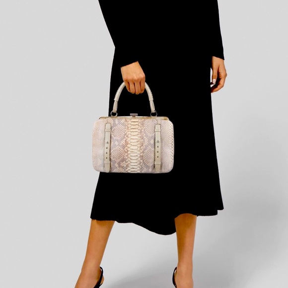 Outstanding designer handbag - Picture 2 of 4